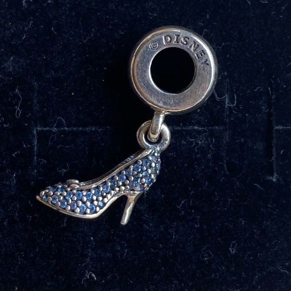 Pandora Disney - Cinderella’s Slipper Charm - Picture 2 of 6